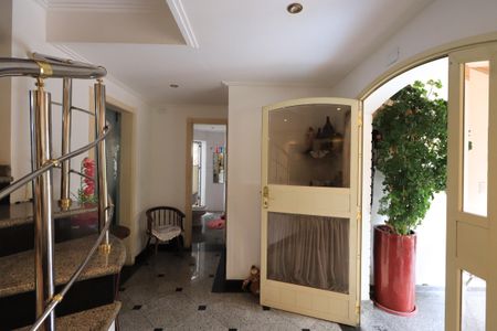 Casa de condomínio para alugar com 450m², 4 quartos e 6 vagasSala