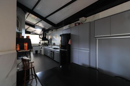 Casa de condomínio para alugar com 450m², 4 quartos e 6 vagasChurrasqueira