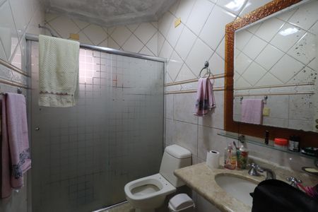 Casa de condomínio para alugar com 450m², 4 quartos e 6 vagasBanheiro da Suíte 1