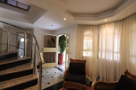 Casa de condomínio para alugar com 450m², 4 quartos e 6 vagasSala