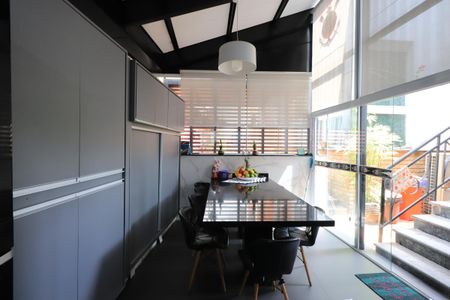 Casa de condomínio para alugar com 450m², 4 quartos e 6 vagasChurrasqueira