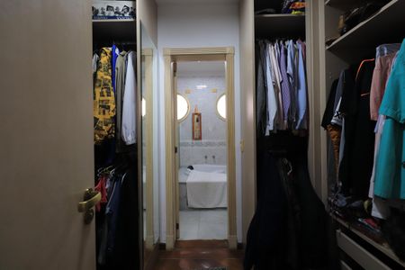 Casa de condomínio para alugar com 450m², 4 quartos e 6 vagasCloset da suíte 4