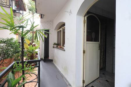 Casa de condomínio para alugar com 450m², 4 quartos e 6 vagasQuintal