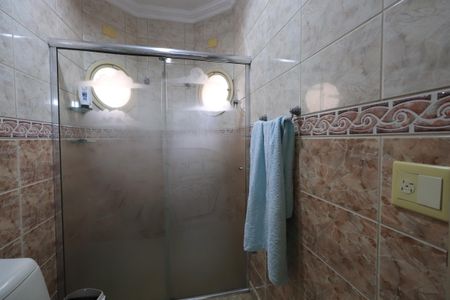 Casa de condomínio para alugar com 450m², 4 quartos e 6 vagasBanheiro da Suíte 2