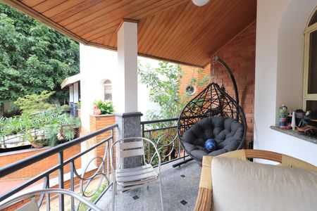 Casa de condomínio para alugar com 450m², 4 quartos e 6 vagasFachada