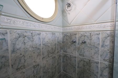 Casa de condomínio para alugar com 450m², 4 quartos e 6 vagasBanheiro da Suíte 3