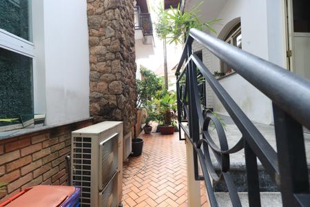 Casa de condomínio para alugar com 450m², 4 quartos e 6 vagasQuintal