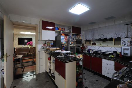 Casa de condomínio para alugar com 450m², 4 quartos e 6 vagasCozinha