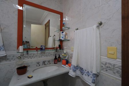 Casa de condomínio para alugar com 450m², 4 quartos e 6 vagasBanheiro da Suíte 4