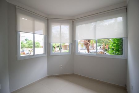 Casa de condomínio para alugar com 260m², 3 quartos e 4 vagasEscritório