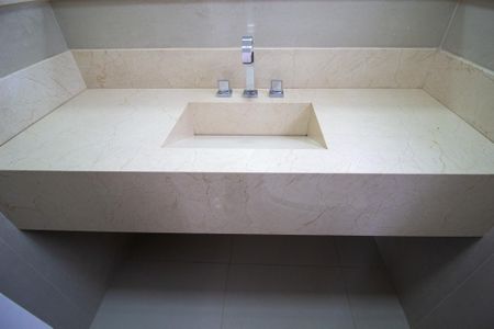 Casa de condomínio para alugar com 260m², 3 quartos e 4 vagasLavabo 