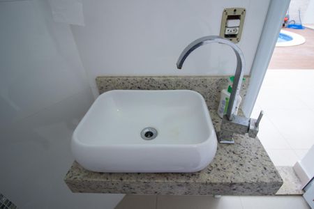 Casa de condomínio para alugar com 260m², 3 quartos e 4 vagasBanheiro Externo 