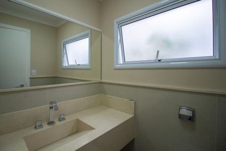 Casa de condomínio para alugar com 260m², 3 quartos e 4 vagasLavabo 