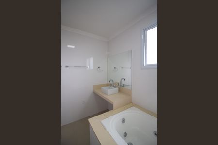 Casa de condomínio para alugar com 260m², 3 quartos e 4 vagasBanheiro da Suíte 1