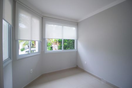 Casa de condomínio para alugar com 260m², 3 quartos e 4 vagasEscritório