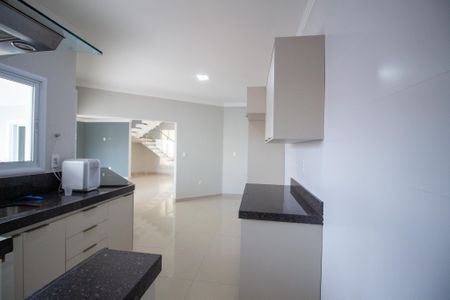 Casa de condomínio para alugar com 260m², 3 quartos e 4 vagasCozinha 