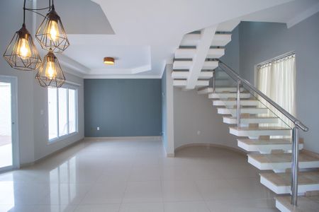 Sala  de casa de condomínio para alugar com 3 quartos, 260m² em Jardim Ibiti do Paco, Sorocaba