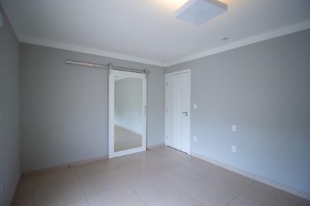 Casa de condomínio para alugar com 260m², 3 quartos e 4 vagasSuite 1