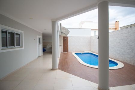 Casa de condomínio para alugar com 260m², 3 quartos e 4 vagasÁrea externa