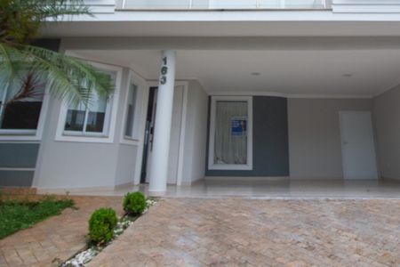 Casa de condomínio para alugar com 260m², 3 quartos e 4 vagasFachada 