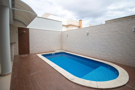Casa de condomínio para alugar com 260m², 3 quartos e 4 vagasÁrea externa