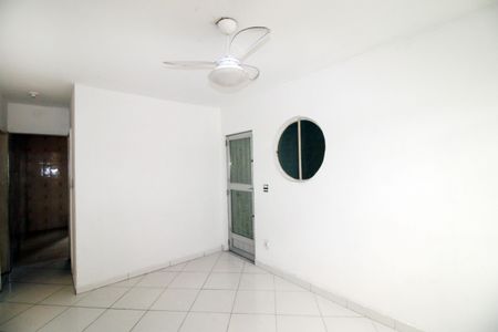 Sala de casa para alugar com 3 quartos, 120m² em Pavuna, Rio de Janeiro
