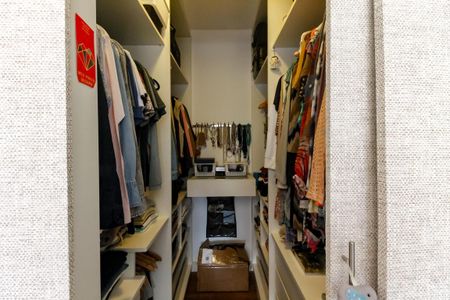 Apartamento à venda com 163m², 3 quartos e 3 vagasCloset da suíte 1