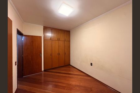 Casa à venda com 400m², 5 quartos e 4 vagasQuarto 2