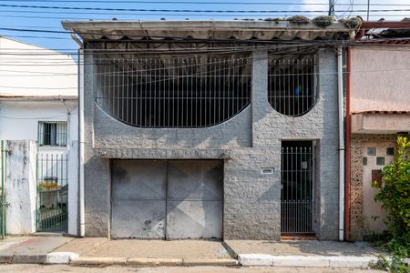 Casa à venda com 114m², 2 quartos e 2 vagas Casa à venda com 114m², 2 quartos e 2 vagasFachada