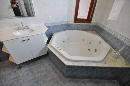 Casa para alugar com 450m², 3 quartos e 10 vagasBanheiro da Suíte da Master