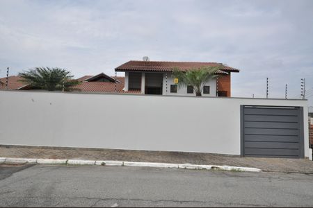 Casa para alugar com 450m², 3 quartos e 10 vagasFachada