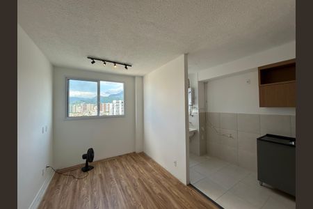 Sala de apartamento para alugar com 1 quarto, 38m² em Todos Os Santos, Rio de Janeiro