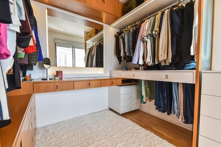 Apartamento à venda com 101m², 2 quartos e 2 vagasCloset da suíte 1