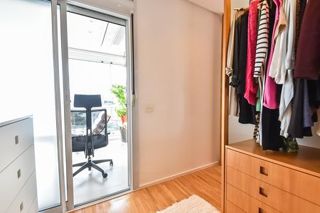 Apartamento à venda com 101m², 2 quartos e 2 vagasCloset da suíte 1