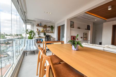 Apartamento à venda com 101m², 2 quartos e 2 vagasVaranda
