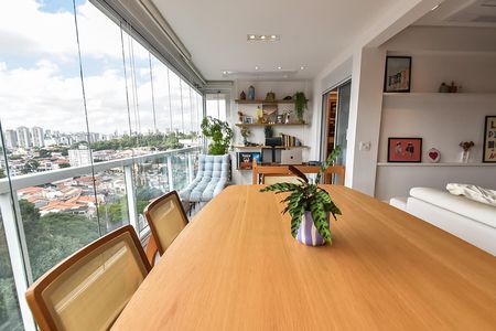 Apartamento à venda com 101m², 2 quartos e 2 vagasVaranda