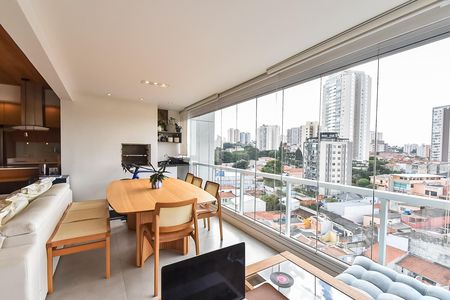 Apartamento à venda com 101m², 2 quartos e 2 vagasVaranda