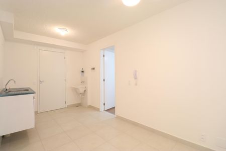 Sala/Cozinha/área de serviço  de apartamento para alugar com 1 quarto, 27m² em Parque Industrial Tomas Edson, São Paulo