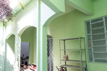 Casa para alugar com 80m², 2 quartos e sem vaga Casa para alugar com 80m², 2 quartos e sem vagaVaranda