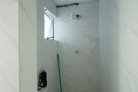 Banheiro  de kitnet/studio para alugar com 1 quarto, 35m² em Jardim Simus, Sorocaba