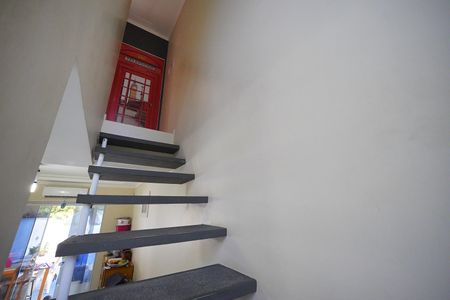 Acesso para dormitórios  de casa para alugar com 2 quartos, 110m² em São João do Rio Vermelho, Florianópolis