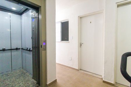 Apartamento para alugar com 56m², 2 quartos e 1 vaga Apartamento para alugar com 56m², 2 quartos e 1 vagaPorta