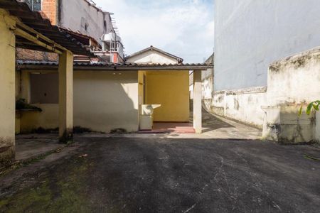 Casa à venda com 255m², 2 quartos e sem vagaQuintal e área de serviço
