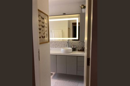 Apartamento à venda com 69m², 2 quartos e 1 vaga Apartamento à venda com 69m², 2 quartos e 1 vagaBanheiro