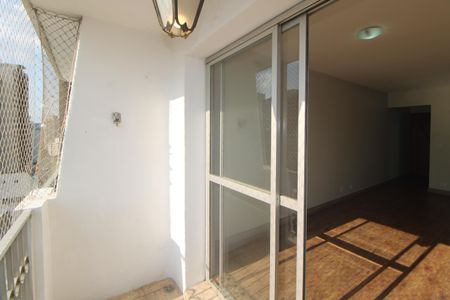 Apartamento para alugar com 65m², 2 quartos e 1 vagaSala - Varanda