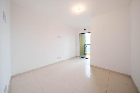 Casa à venda com 100m², 3 quartos e 2 vagasSuíte