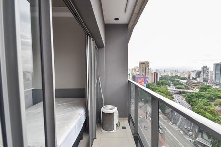 Varanda de kitnet/studio para alugar com 1 quarto, 21m² em Paraíso, São Paulo