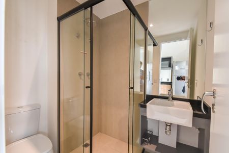 Banheiro de kitnet/studio para alugar com 1 quarto, 21m² em Paraíso, São Paulo