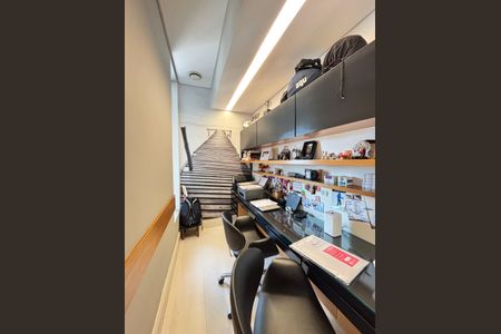 Apartamento à venda com 215m², 3 quartos e 3 vagasEscritório