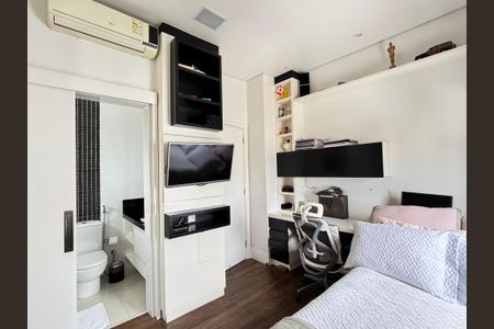 Apartamento à venda com 215m², 3 quartos e 3 vagasSuíte 2